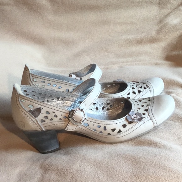 Jose Saenz Bone Color Leather Mary Janes - Picture 3 of 6